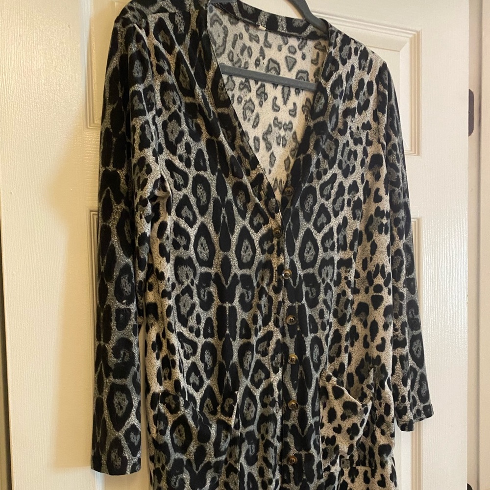 Cheetah sweater - Picture 2 of 2